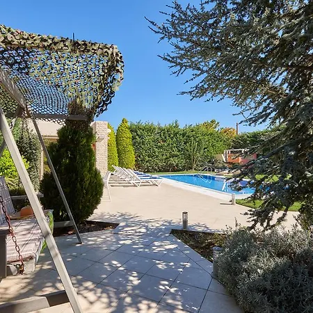 Evergreen Villa