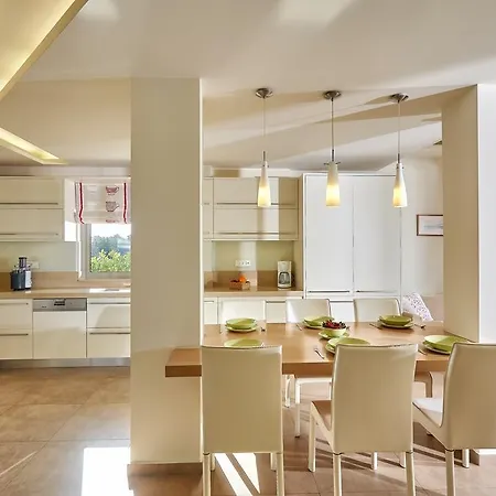 Evergreen Villa